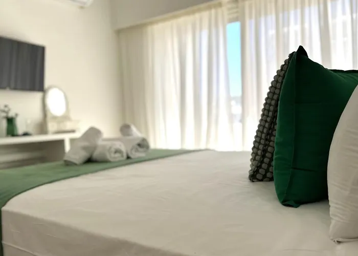 Modern 3bdr_top Floor_lux_suite_balcony *